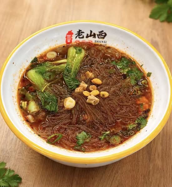 D05.酸辣粉Potato glass noodles with sour and
